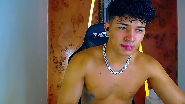 jamescurli  online show from 1, 2, 2025