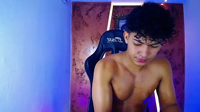 jamescurli  online show from 3, 3, 2025