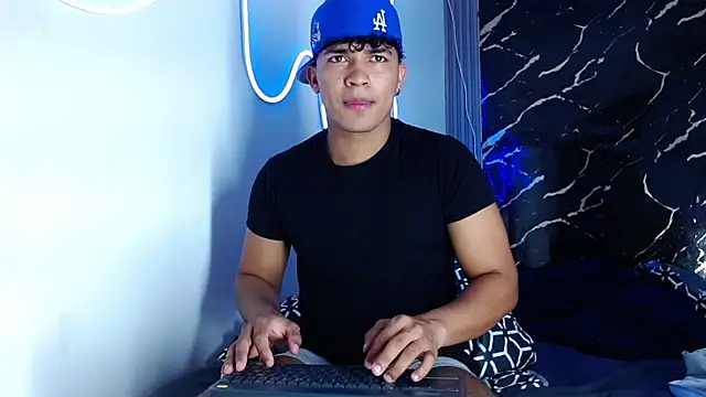 jamescurli  online show from 1, 10, 2025