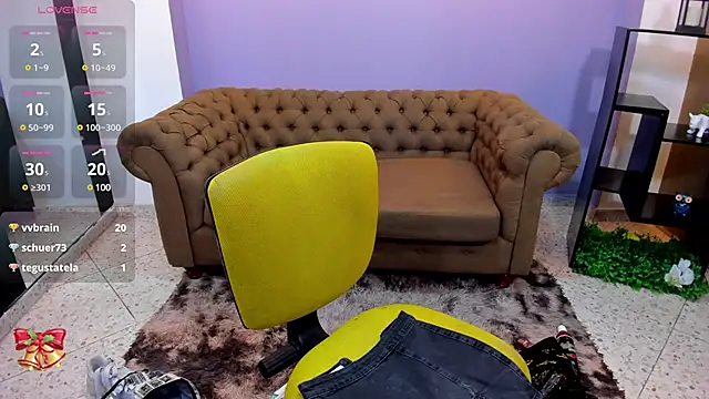 miacarperr1 online show from 19, 12, 2024