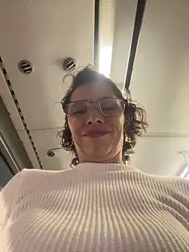 Snapshot of MireyaTorresGu chatting on 5, 2, 2026 MireyaTorresGu online show from 5, 2, 2026