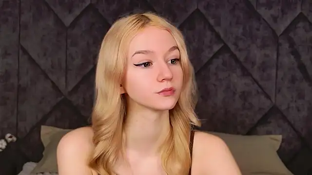 NaomiLoys online show from 6, 3, 2026