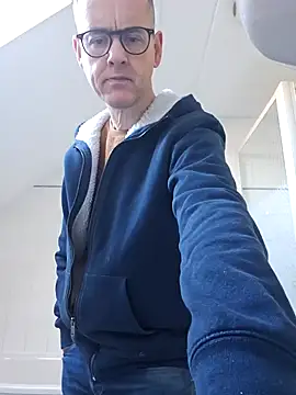 Hectorthyssen1 online show from 2, 2, 2025