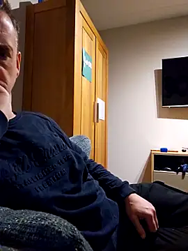 Hectorthyssen1 online show from 1, 3, 2025