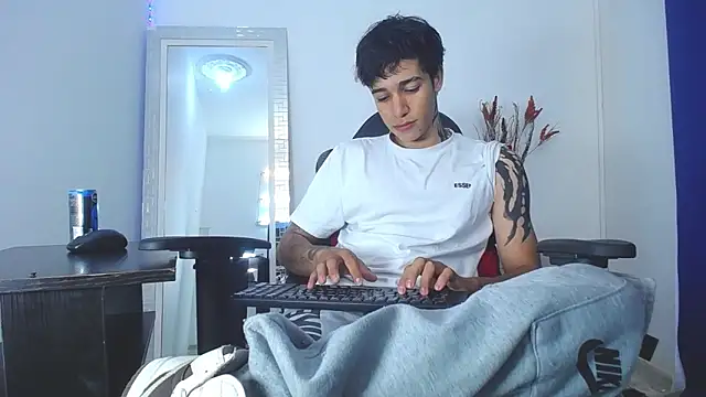 Zacktk7 online show from 4, 2, 2025