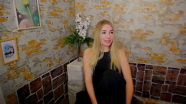 Snapshot of Queen_ofLove chatting on 13, 2, 2025 Queen ofLove online show from 13, 2, 2025