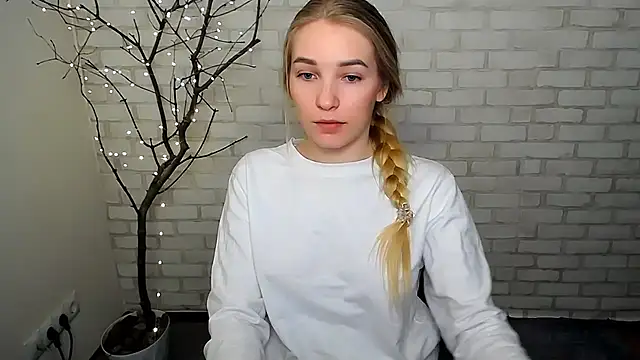 Snapshot of Queen_ofLove chatting on 19, 3, 2025 Queen ofLove online show from 19, 3, 2025