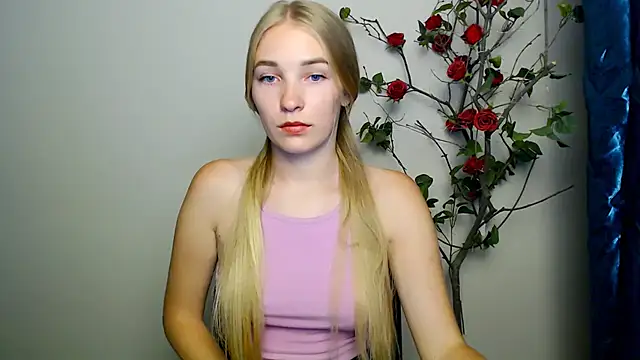 Snapshot of Queen_ofLove chatting on 23, 9, 2025 Queen ofLove online show from 23, 9, 2025