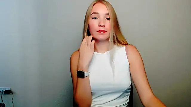 Snapshot of Queen_ofLove chatting on 10, 10, 2025 Queen ofLove online show from 10, 10, 2025