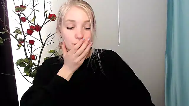 Snapshot of Queen_ofLove chatting on 27, 4, 2026 Queen ofLove online show from 27, 4, 2026
