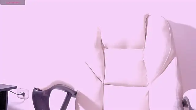 Snapshot of vivianne_scott chatting on 15, 10, 2025 vivianne scott online show from 15, 10, 2025