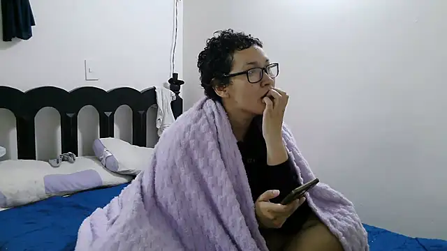 Snapshot of luxandracon23 chatting on 24, 3, 2026 luxandracon23 online show from 24, 3, 2026