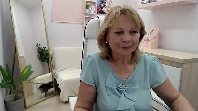 Milla Cutie18 online show from 27, 2, 2025