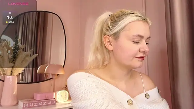 Snapshot of Maybe_Baby_ chatting on 7, 12, 2024 Maybe Baby online show from 7, 12, 2024