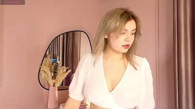 Snapshot of Maybe_Baby_ chatting on 8, 12, 2024 Maybe Baby online show from 8, 12, 2024