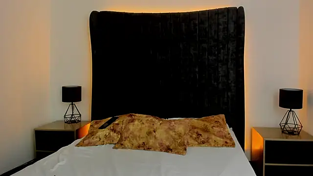 Snapshot of NataGarcia chatting on 8, 10, 2025 NataGarcia online show from 8, 10, 2025