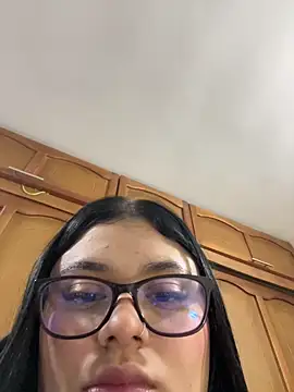 alissonfernandez  online show from 2, 11, 2025