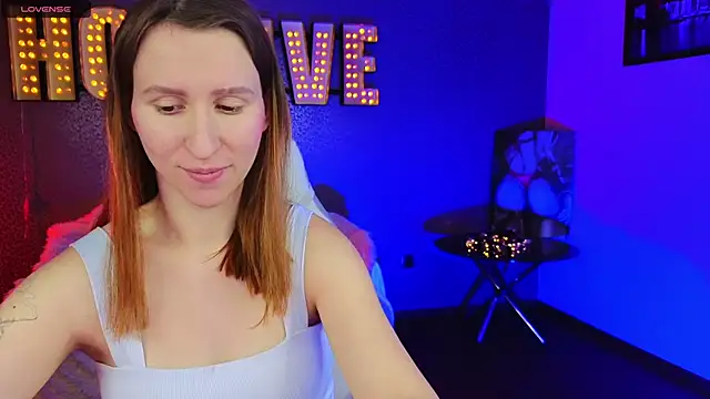 Snapshot of AliceBYKiss chatting on 20, 12, 2024 AliceBYKiss online show from 20, 12, 2024