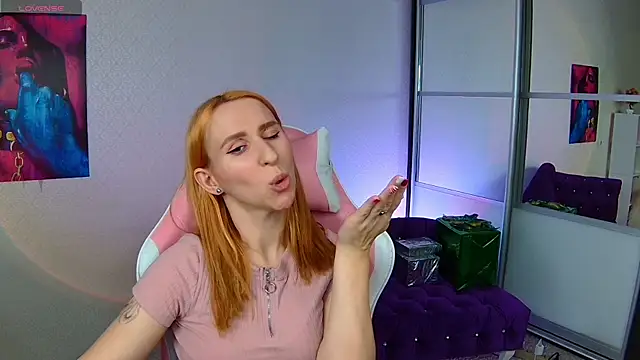 Snapshot of AliceBYKiss chatting on 10, 1, 2025 AliceBYKiss online show from 10, 1, 2025