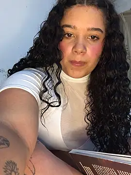 Snapshot of Julieta_333 chatting on 17, 3, 2025 Julieta 333 online show from 17, 3, 2025