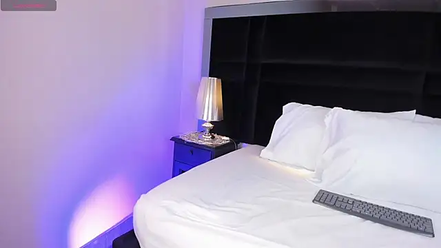 Snapshot of MelodyRey_ chatting on 31, 10, 2025 MelodyRey online show from 31, 10, 2025