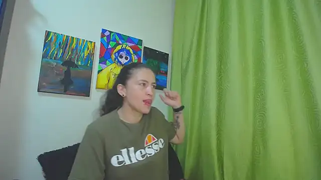 Snapshot of Leyla_Horny_Bg chatting on 18, 11, 2025 Leyla Horny Bg online show from 18, 11, 2025