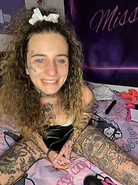 Snapshot of BlazyKitsune- chatting on 13, 1, 2025 BlazyKitsune- online show from 13, 1, 2025