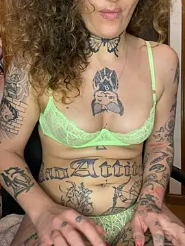 Snapshot of BlazyKitsune- chatting on 4, 3, 2025 BlazyKitsune- online show from 4, 3, 2025