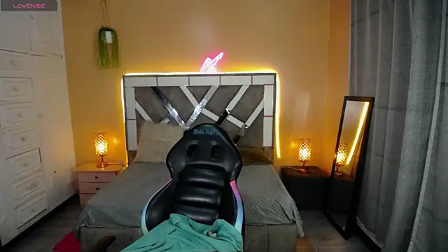 Snapshot of Kate_Laurence_ chatting on 3, 1, 2025 Kate Laurence online show from 3, 1, 2025