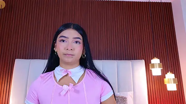 Snapshot of MeganCruzGB chatting on 12, 11, 2025 MeganCruzGB online show from 12, 11, 2025