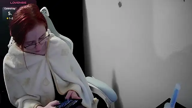 LilyFoxxx online show from 28, 12, 2024