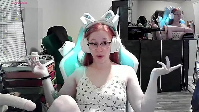 LilyFoxxx online show from 5, 1, 2025