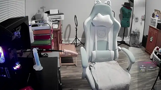 Snapshot of LilyFoxxx chatting on 6, 2, 2026 LilyFoxxx online show from 6, 2, 2026