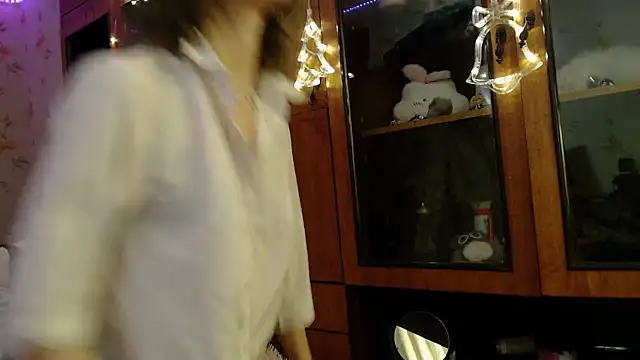 cloudgirrl online show from 12, 1, 2025