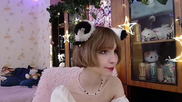 cloudgirrl online show from 2, 3, 2025