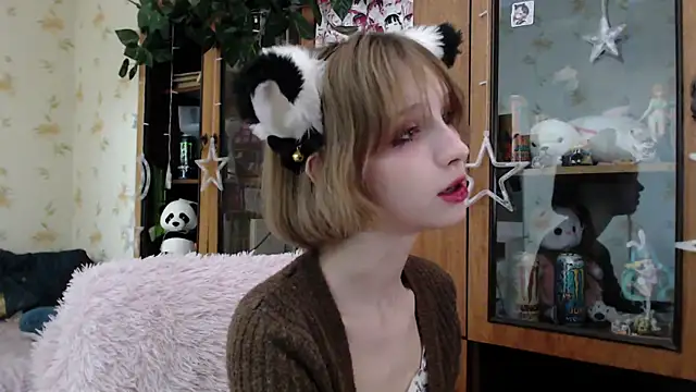 cloudgirrl online show from 22, 3, 2025