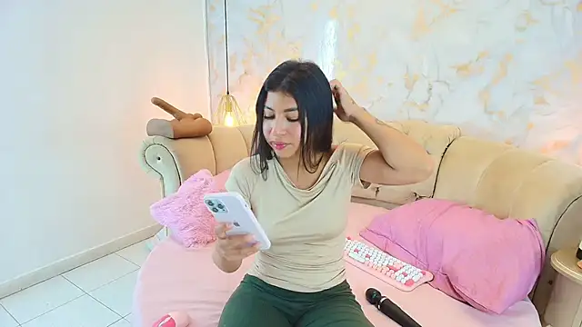 Snapshot of khloeblake chatting on 18, 11, 2025 khloeblake online show from 18, 11, 2025