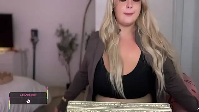 Snapshot of blairbella chatting on 23, 9, 2025 blairbella online show from 23, 9, 2025