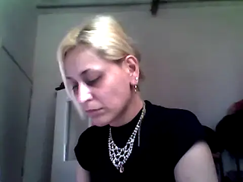 ariana crazzy online show from 4, 3, 2025