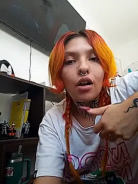 Snapshot of littledoll_juicy chatting on 3, 3, 2026 littledoll juicy online show from 3, 3, 2026