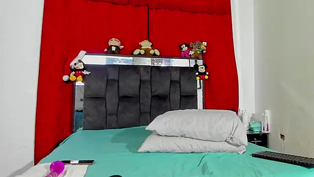 chloe vasquez710 online show from 4, 1, 2025