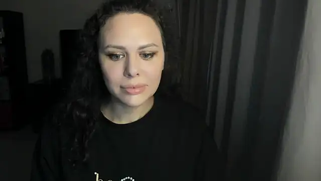 MollyCheiz online show from 24, 6, 2026