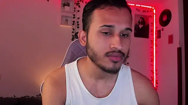 Raf brunette online show from 6, 2, 2025