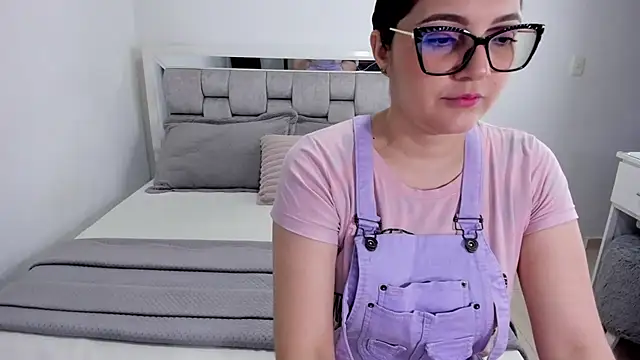 Snapshot of Camilaa_bueno chatting on 13, 7, 2026 Camilaa bueno online show from 13, 7, 2026