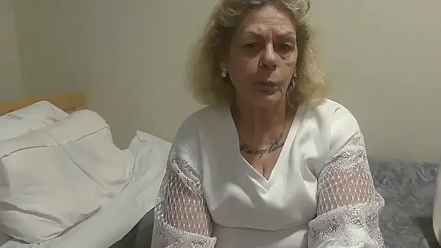 housewife shantie online show from 9, 10, 2025