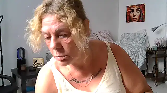 housewife shantie online show from 11, 7, 2026