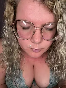 Snapshot of CurvyAnonymousGirl89 chatting on 16, 2, 2025 CurvyAnonymousGirl89 online show from 16, 2, 2025