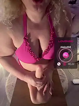 CurvyAnonymousGirl89 online show from 10, 7, 2026