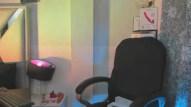 Snapshot of natacha__black_ chatting on 19, 2, 2025 natacha  black  online show from 19, 2, 2025