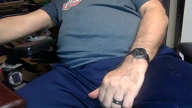 Snapshot of thickdaddy59 chatting on 21, 12, 2024 thickdaddy59 online show from 21, 12, 2024